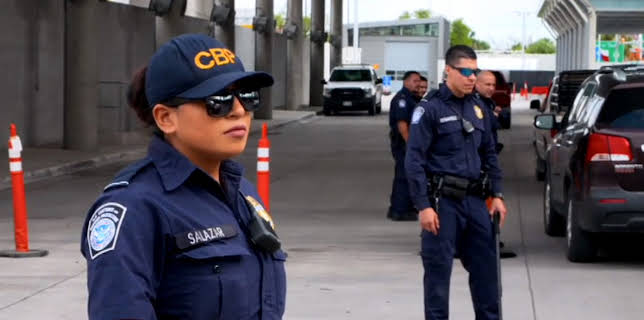 1:00 PM: Border Force America's Gatekeepers (S1 E7) (S1) | Dave | 11/27 2025