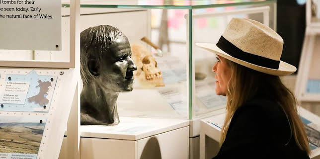 7:00 PM: Inside Museums (S1) | BBC Four | 11/4 2025