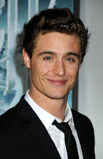 Max Irons som 