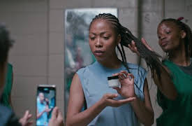 Grand Army: Se busca superhéroe