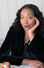 Anjela Lauren Smith som 