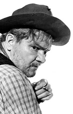 Paul Hurst as Monty Smith