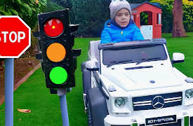 Alex TubeFun: Alex's Traffic Light Fun!