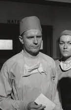 Philip Abbott como Dr. George Scudder