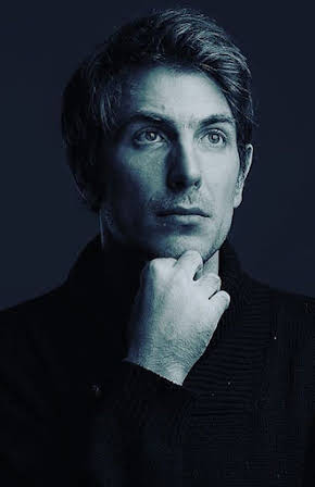 Russell Geoffrey Banks as 