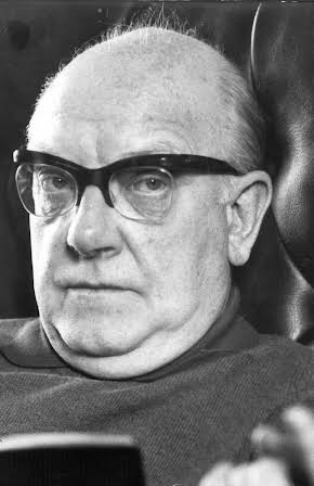Arthur Lowe as 