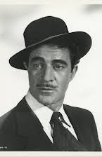 Gilbert Roland como Miles Lang