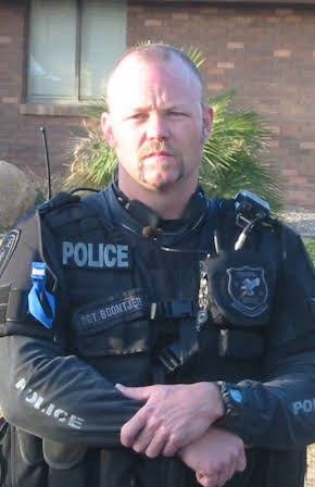 Kevin Boontjer as Pilot
