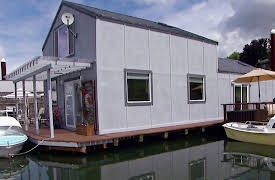 Extreme Houseboats Season 1: Grain Haulers and Spas