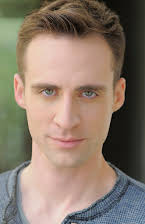 Matthew Zuk como Wounded Man with Crucifix