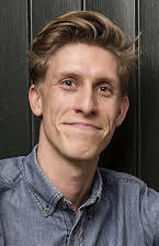 Mikkel Hilgart som Receptionist