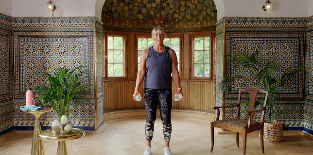 07:55: Sprek med Sofia: Trening av overkroppen med flasker | NRK 2 | 2/1 2026