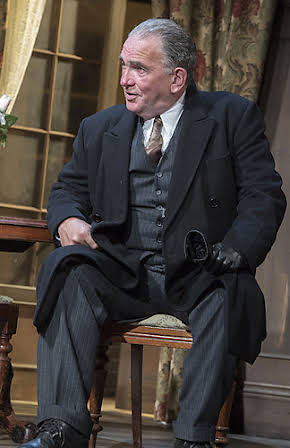 Daragh O'Malley as Irishman