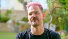 Bargain-Loving Brits in the Sun (S8 E1)