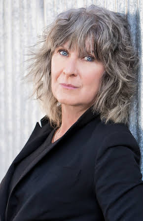 Peggy Gormley as LT's Wife