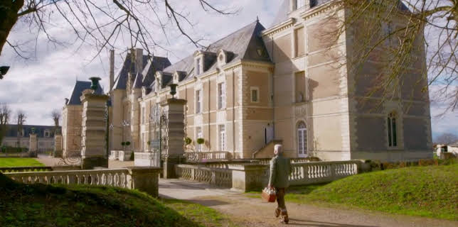 Escape to the Chateau DIY