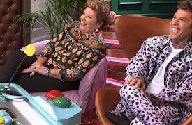 LOL: Last One Laughing Italy: LOL - Ep. 01