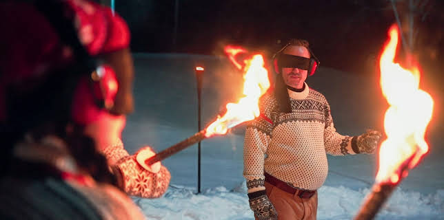 09:55: Nissene i skjul: Lam fra øynene og ned | NRK 2 | 12/8 2025