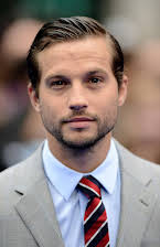 Logan Marshall-Green som 