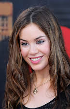 Roxanne McKee som 
