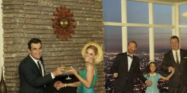 19:39: Modern Family (T7): Ep.1 Amor de verano | Comedy Central | 3/16 2026