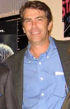 Matthew Cassel como Tony Longhetti