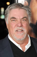 Bruce McGill como 