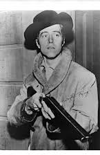 Wright King como Newspaper Collector