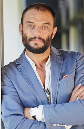 Paco Manzanedo as Vicent