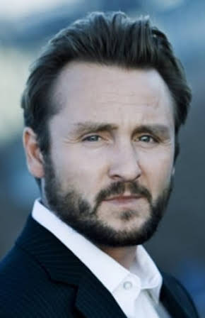 Lars Ranthe as 