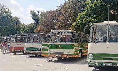 15:00: DDR mobil - Zwischen Tatra-Bahn und Ikarus | ZDFinfo | 4/28 2026