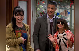 Broke, Season 1: Pilot