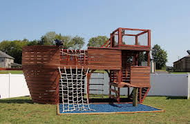 Super Dad, Season 1: Backyard Pirate Ship