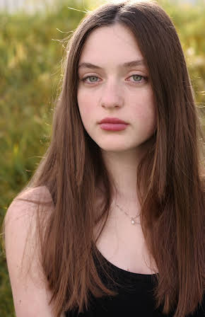 Lola Reid as 