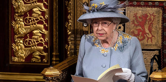 3:00 AM: 2021: The Queen's Terrible Year | Channel 5 | 11/21 2025