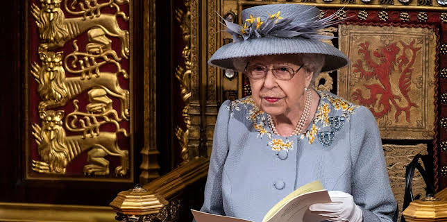 2021: The Queen's Terrible Year