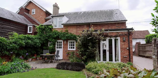 04:00: En plats på landet (S31 E42) (S31) | TV8 | 3/4 2026