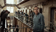 Professor T (S03/E01)