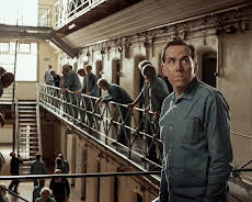 Professor T (S03/E01)