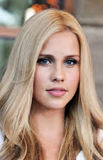Claire Holt som 