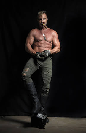 Matthias Hues as 
