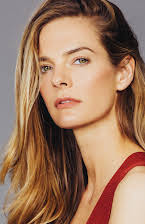 Nicole Steinwedell as Maggie