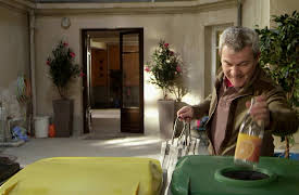 Dear Neighbours: Season 1 episode 25