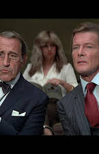 Douglas Wilmer como Khalifa Abdullah