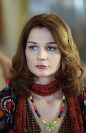 Heather Burns as 