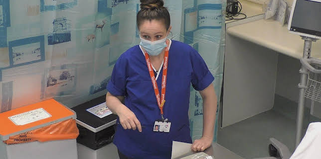 10:00 PM: 24 Hours in A&E | More 4 | 11/27 2025