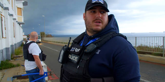 9:00 AM: Cops On The Rock (S1 E8) (S1) | Dave | 12/18 2025