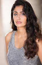 Karishma Ahluwalia como Chad's Girlfriend