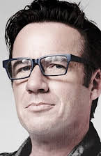 Jason Hoyte som Julian