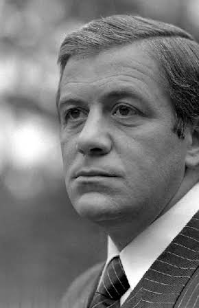 Zbigniew Zapasiewicz as 